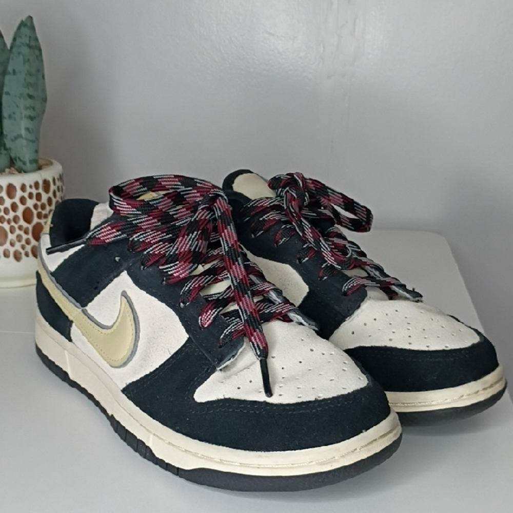 Nike Dunk Low LX 'Black Suede' sneakers Size 8 Black/Team Gold-Coconut Milk - Picture 7 of 13